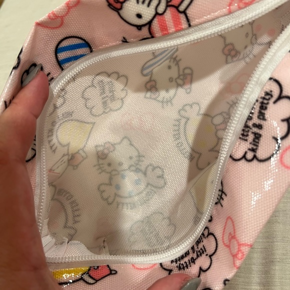 Hello kitty pouch - Picture 3 of 3